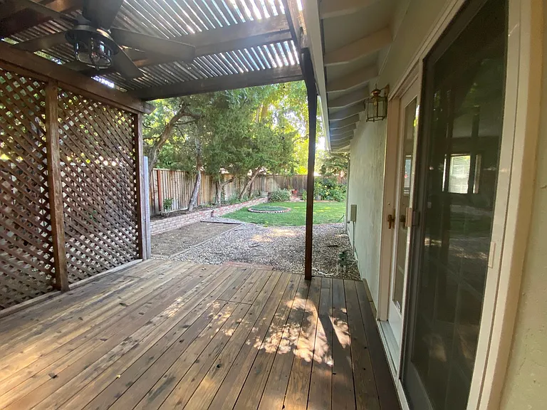 4653 Del Valle Pkwy — Photo 34