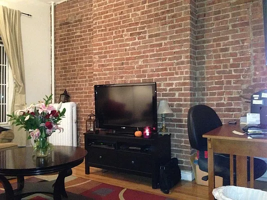 Rented by Upton Realty Group | media 7