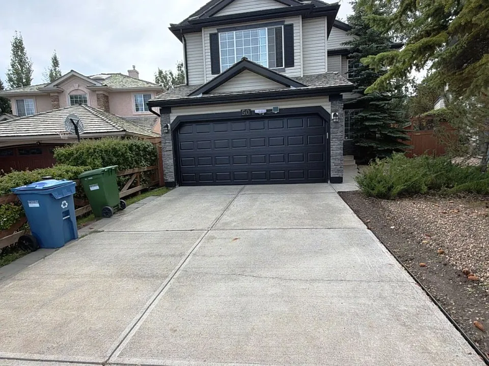 50 Valley Ponds Cres NW
