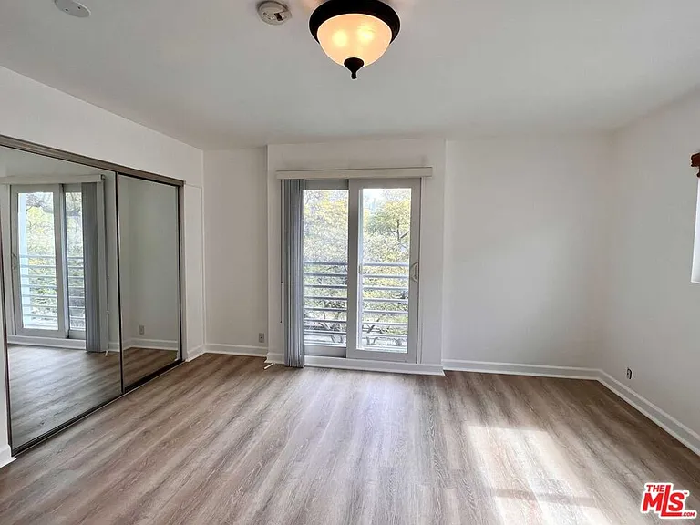 415 N Palm Dr #301 — Photo 15