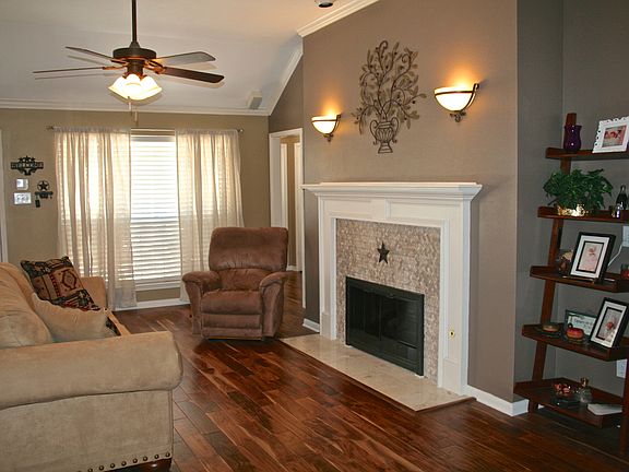 3rd image of 8604 Amhurst Ct