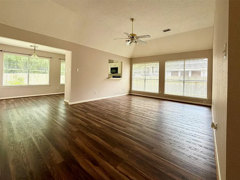 4006 Hunnington Dr — Photo 5