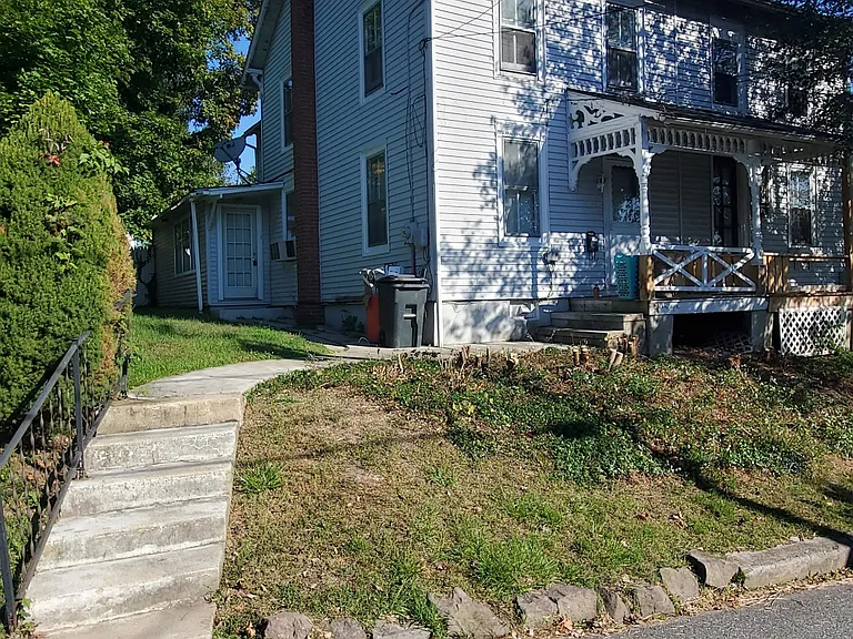 23 Dewey St — Photo 1