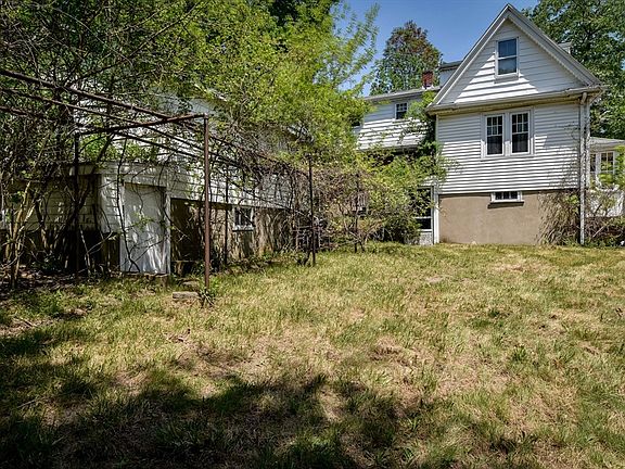 5th image of 23 River Park St