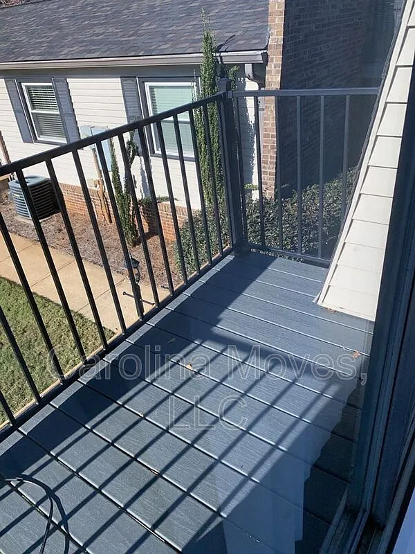 2 bed, 1.5 bath, 966 sqft, $1,650 — Photo 3