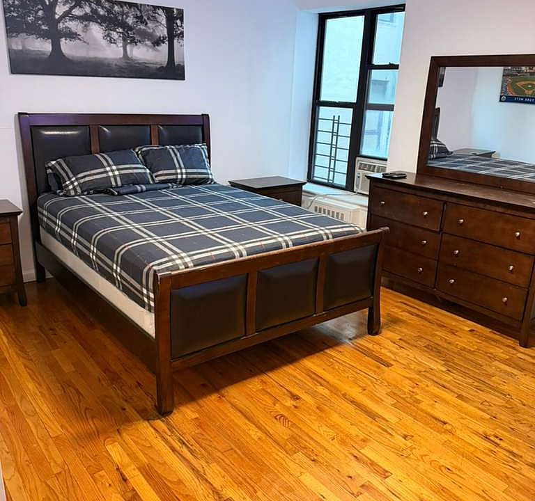 1st image of 802 Crotona Park N