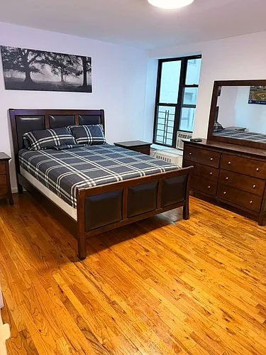 802 Crotona Park N Photo 1