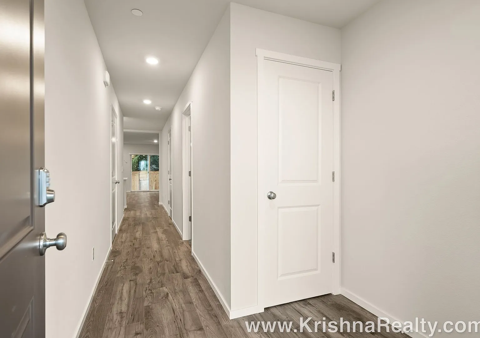 Beautiful 2-Year-Old 3-Bedroom Townhome with Private Fenced Yard, Garage & Central AC — Photo 2