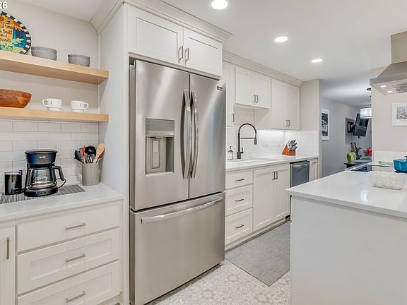 3rd image of 5624 S Riverside Ln APT 8