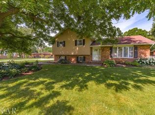 700 N Barnett St, Le Roy, IL