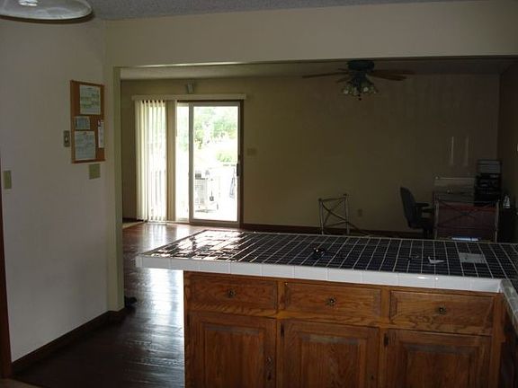 4th image of 209 Long Ave
