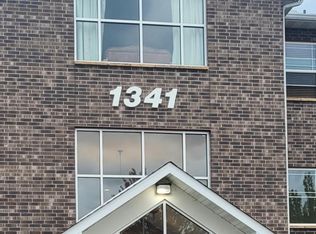 1341 Lake Dr W UNIT B-311, Chanhassen, MN 55317