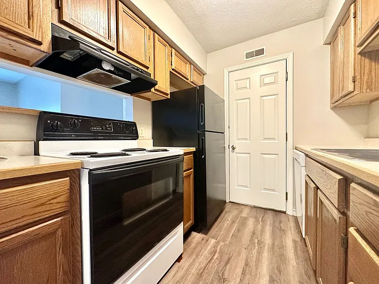 Parkview Apartments — Photo 16