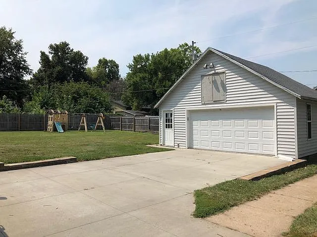 504 S Jackson St — Photo 15