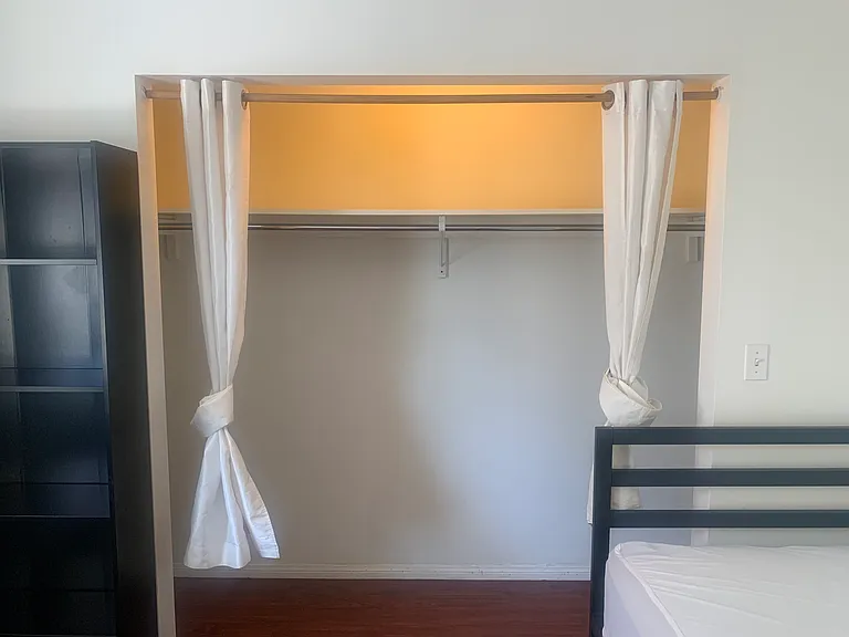 1285 W 35th St #5 — Photo 3