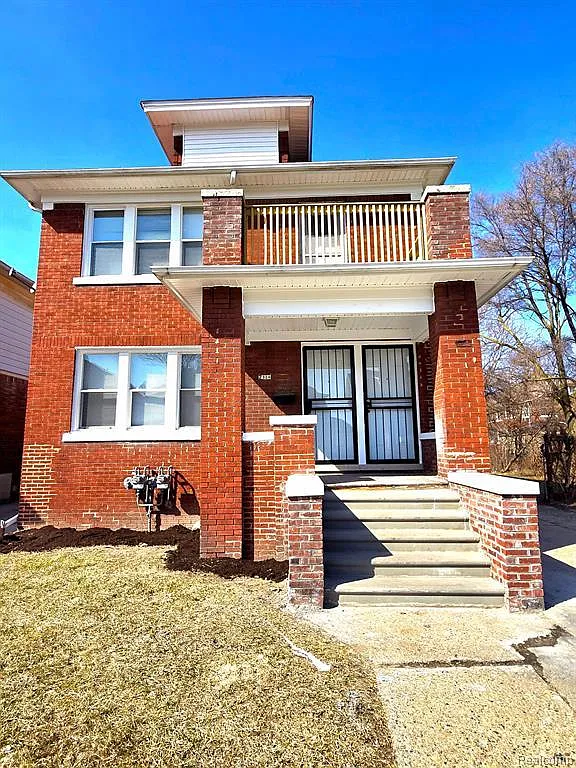 2326 Clements St — Photo 1