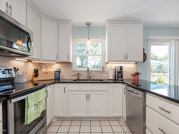 5th image of 4115 Mary Kay Cir