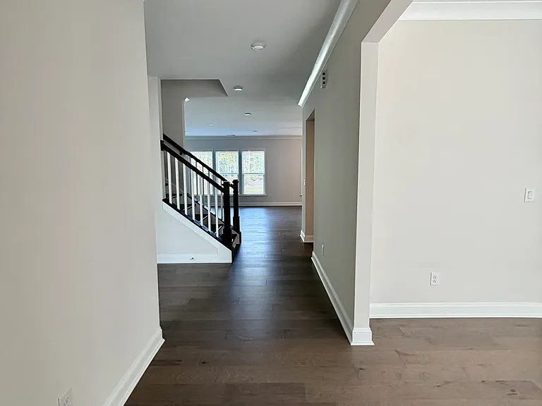 11212 Glasden Rd — Photo 2
