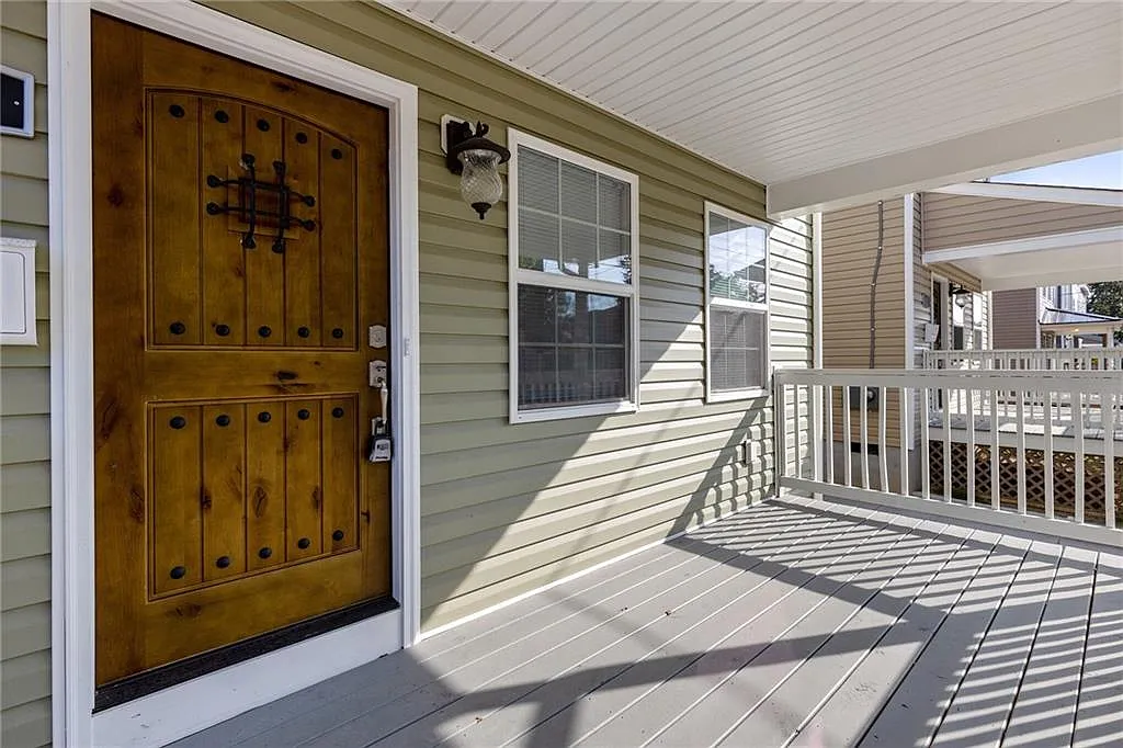 3 bed, 1900 sqft, $2,700 — Photo 2