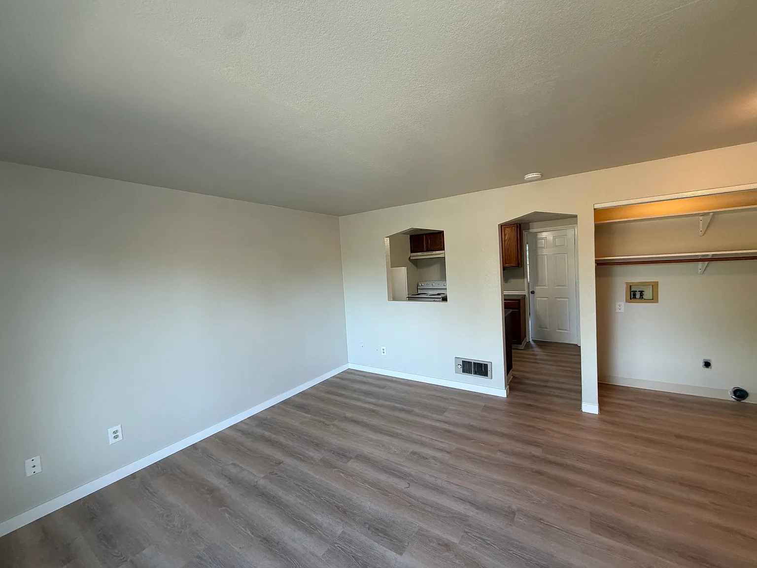 1 bed, 500 sqft, $1,150 — Photo 2