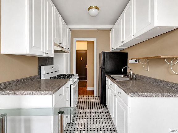 4th image of 433 W 34th Street #2N