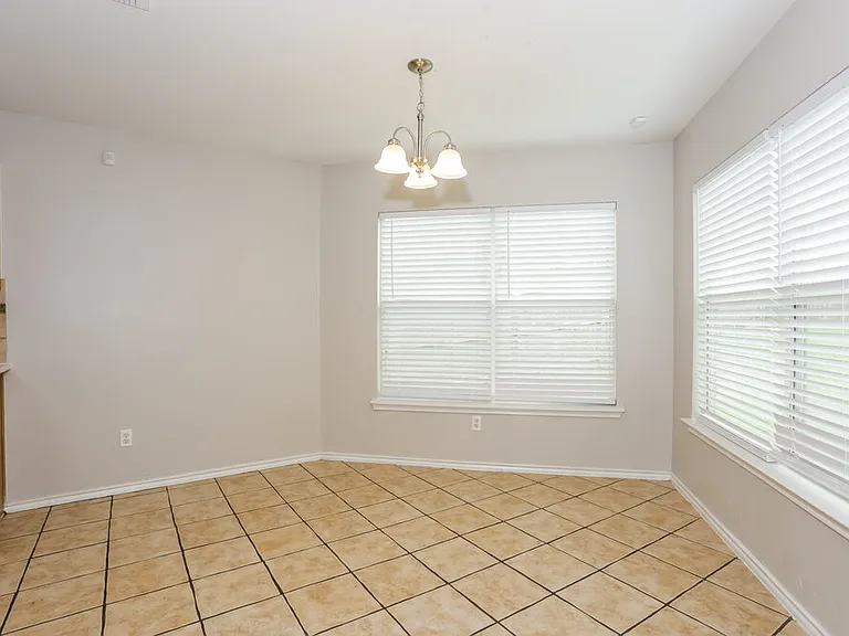 629 Gibson St — Photo 7