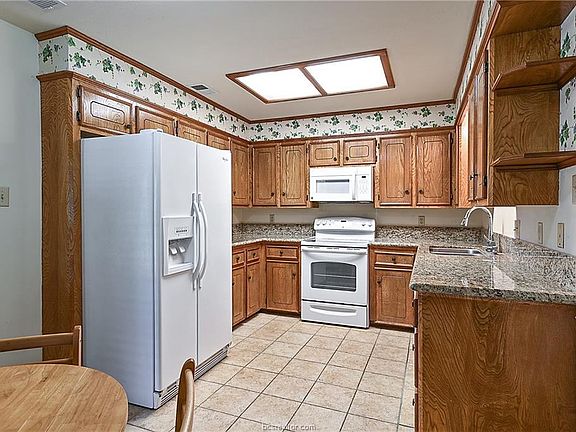5th image of 3402 Bahia Dr