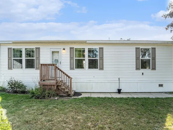 4649 Butternut St, Clarkston, MI 48348