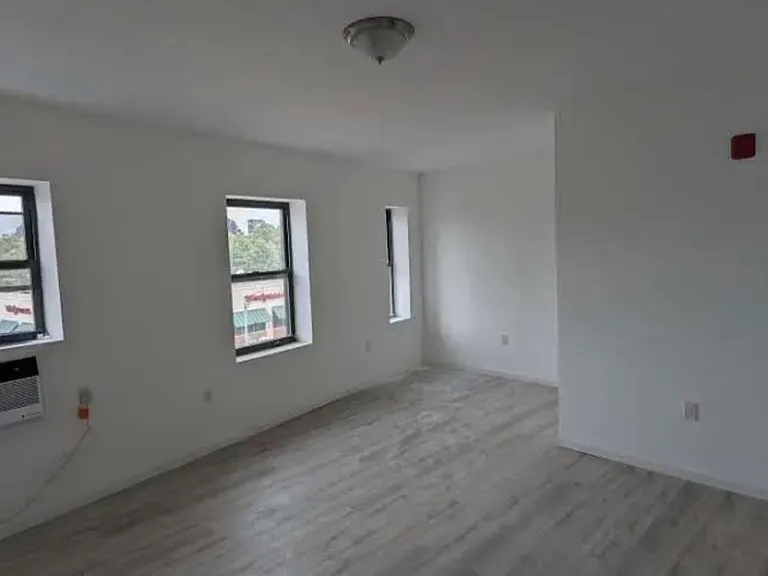 677 Fairfield Ave #1 — Photo 2