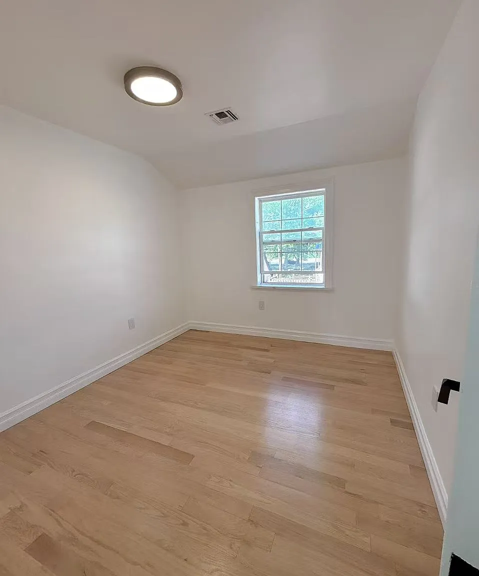 3 bed, 1200 sqft, $3,800 — Photo 2