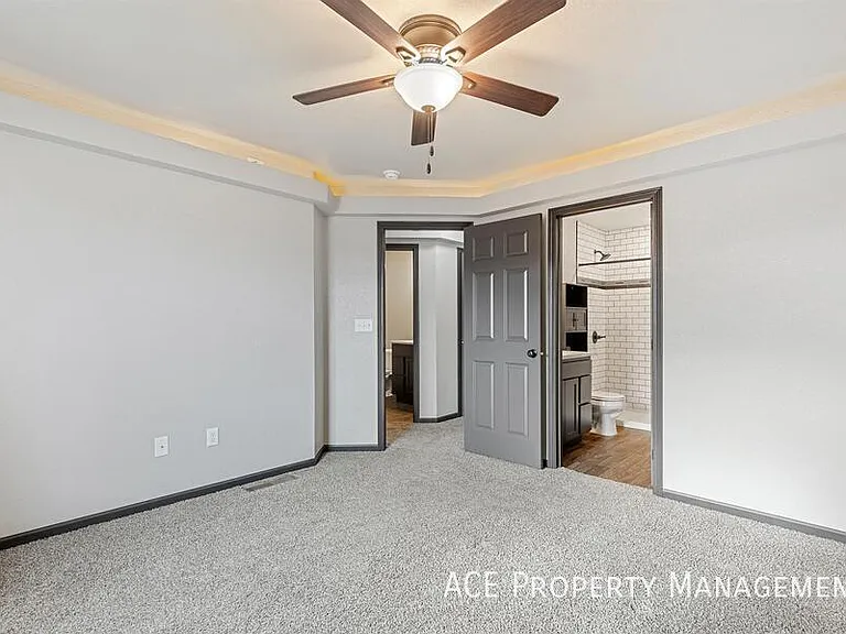 653 Rachel Ln — Photo 7