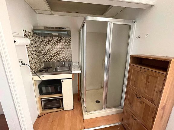 4th image of 163 E 99th St #13