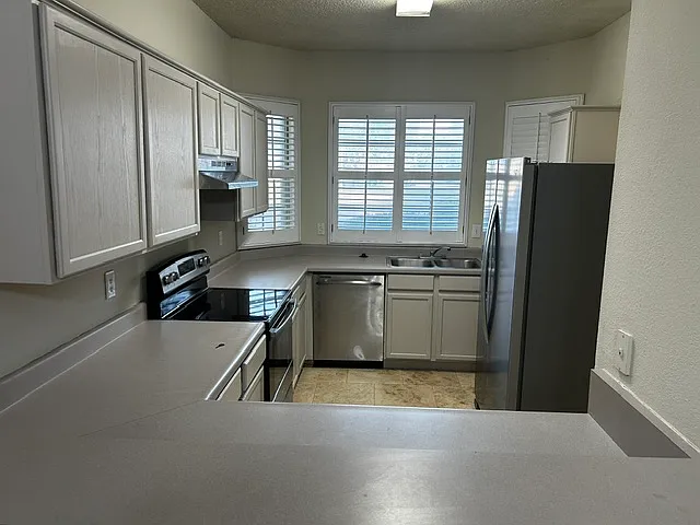3 bed, 2.5 bath, 1600 sqft, $1,675 — Photo 4