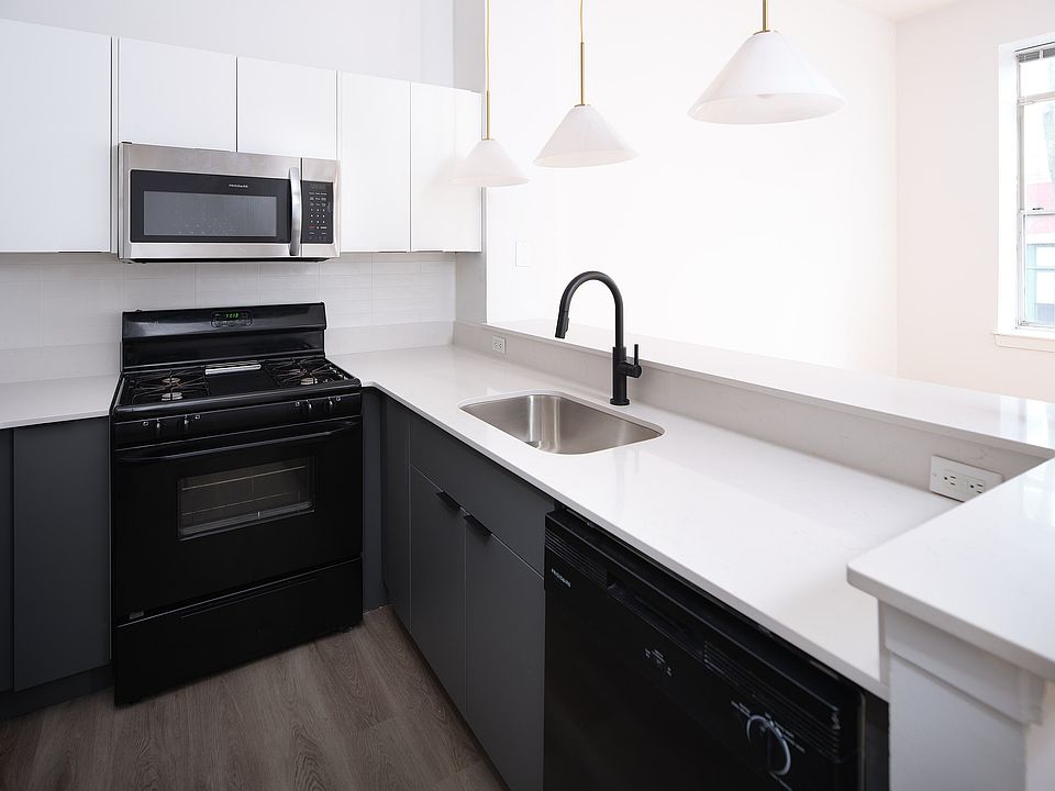 02-26-Canvas-Muse-Apt-321-DSCF9738-LOW