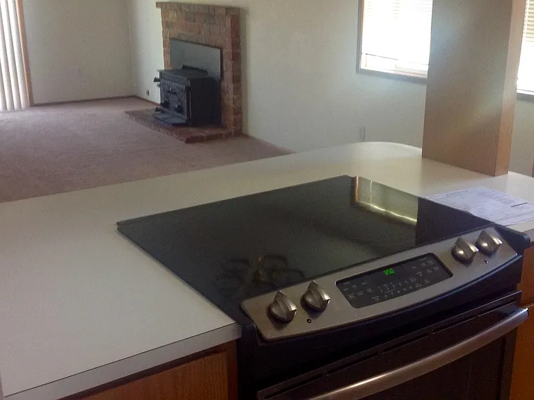 360 NW Denton Ave — Photo 2