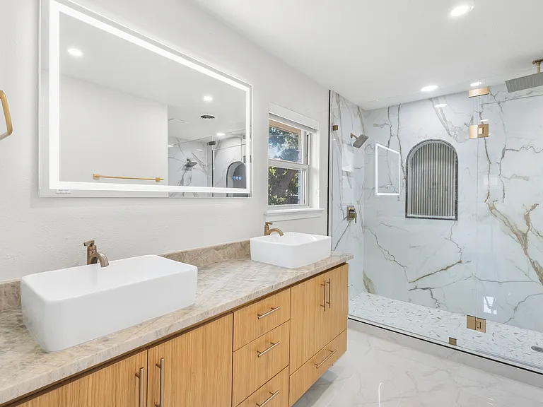 3908 Royal Ln — Photo 12