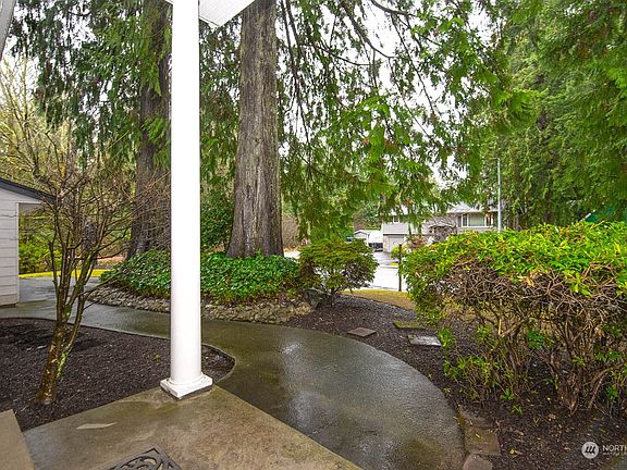 3rd image of 1231 121st Avenue SE