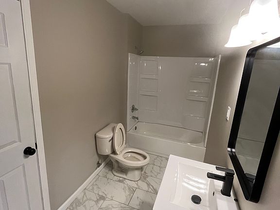 2nd image of 510 E Washington St #1
