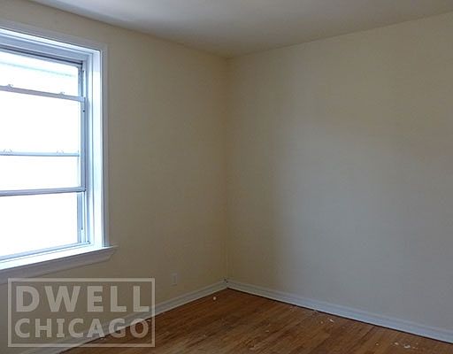 4th image of 3000 N Whipple St #30481