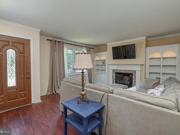 4th image of 109 Saint Moritz Dr