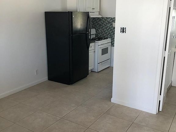 4th image of 9891 Cedar Ave