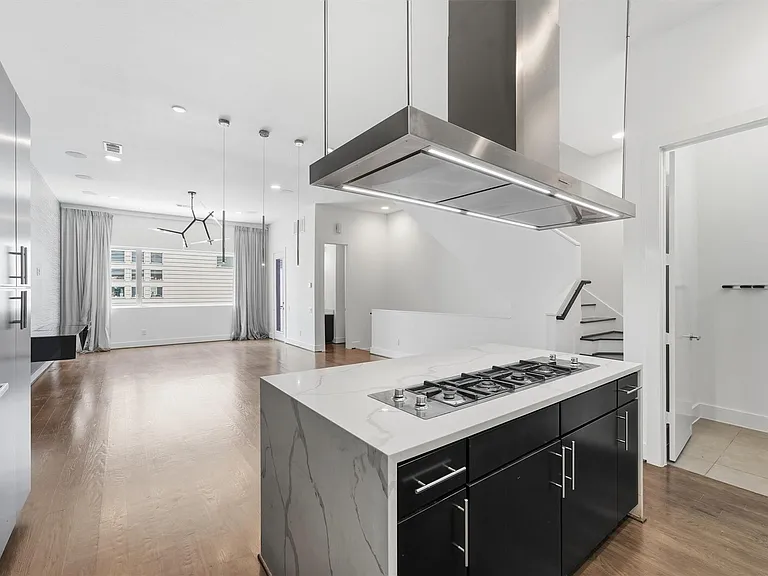 2338 Commerce St — Photo 16