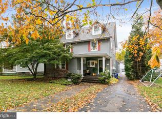 302 8th St, Riverton, NJ 08077