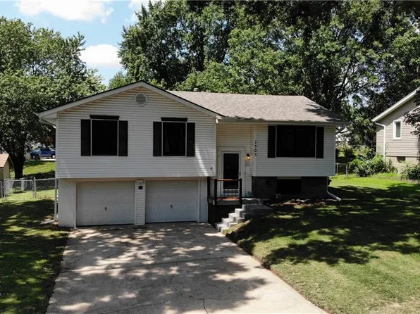 1409 NW 48th St, Blue Springs, MO 64015