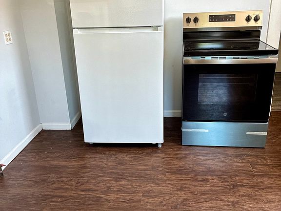 3rd image of 2212 Myrtle St