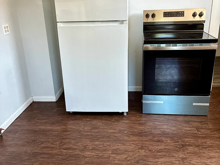 2212 Myrtle St — Photo 3