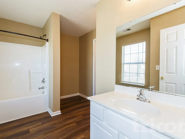 153 Cottage Lake Way — Photo 8