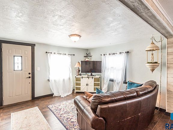 3rd image of 111 S Lyndale Ave