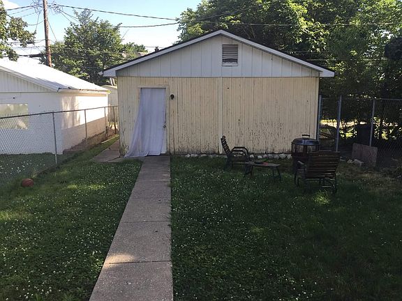 5th image of 1241 E Illinois St