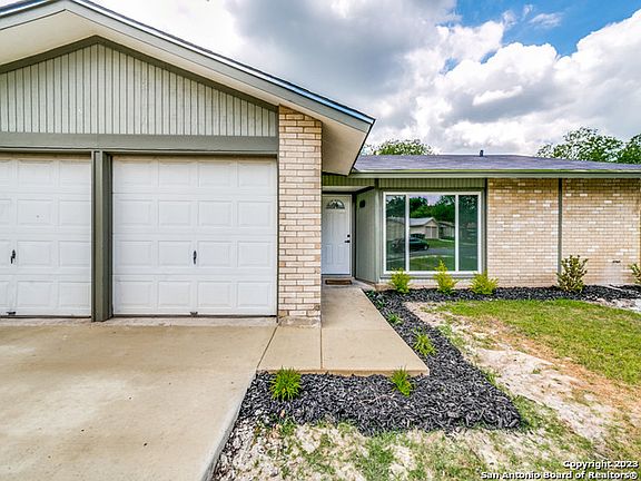 2nd image of 935 SADDLEBROOK DR